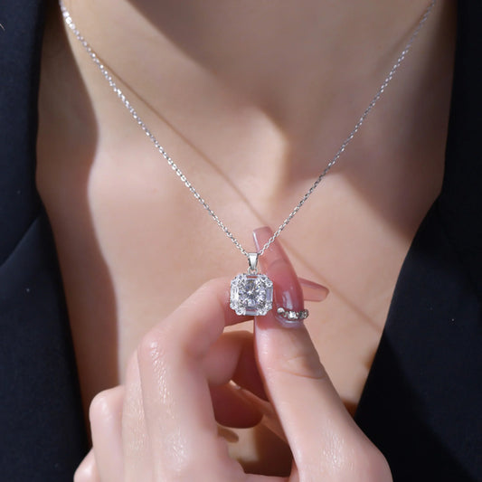 Round Brilliant Cut Diamond Necklace